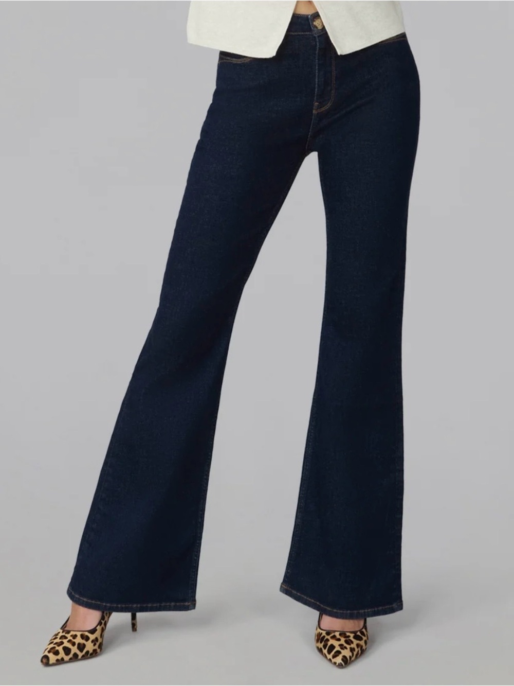 LOLA ALICE-DRB HIGH RISE FLARE JEANS
Size 26
